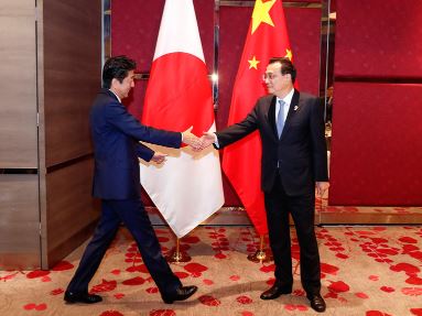 李克强会见日本首相安倍晋三