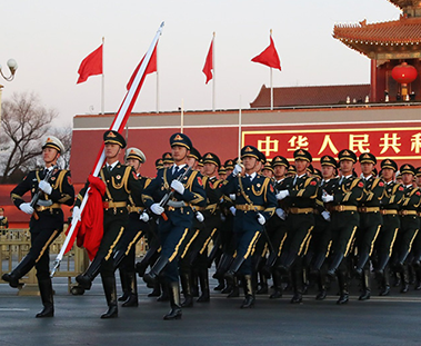 人民解放军首次执行天安门广场升国旗任务 