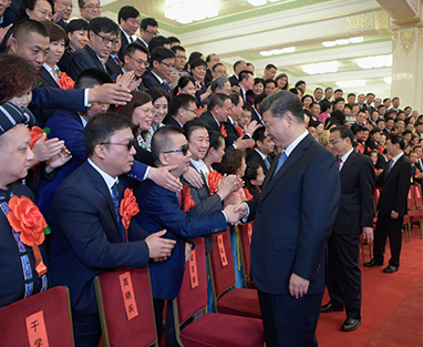 习近平会见第六次全国自强模范暨助残先进表彰大会代表