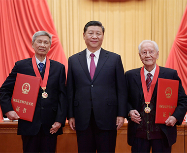 中共中央国务院隆重举行国家科技奖励大会