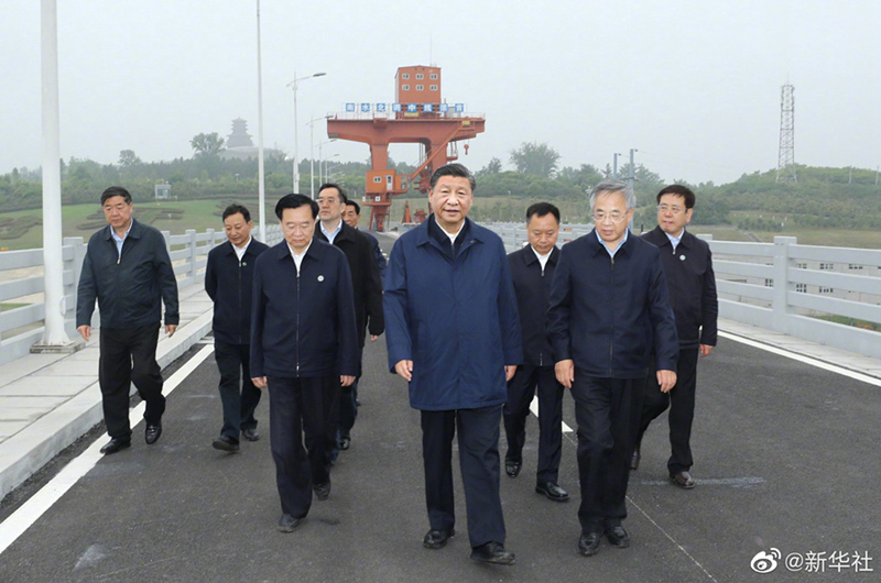 习近平在南阳市淅川县考察南水北调工程